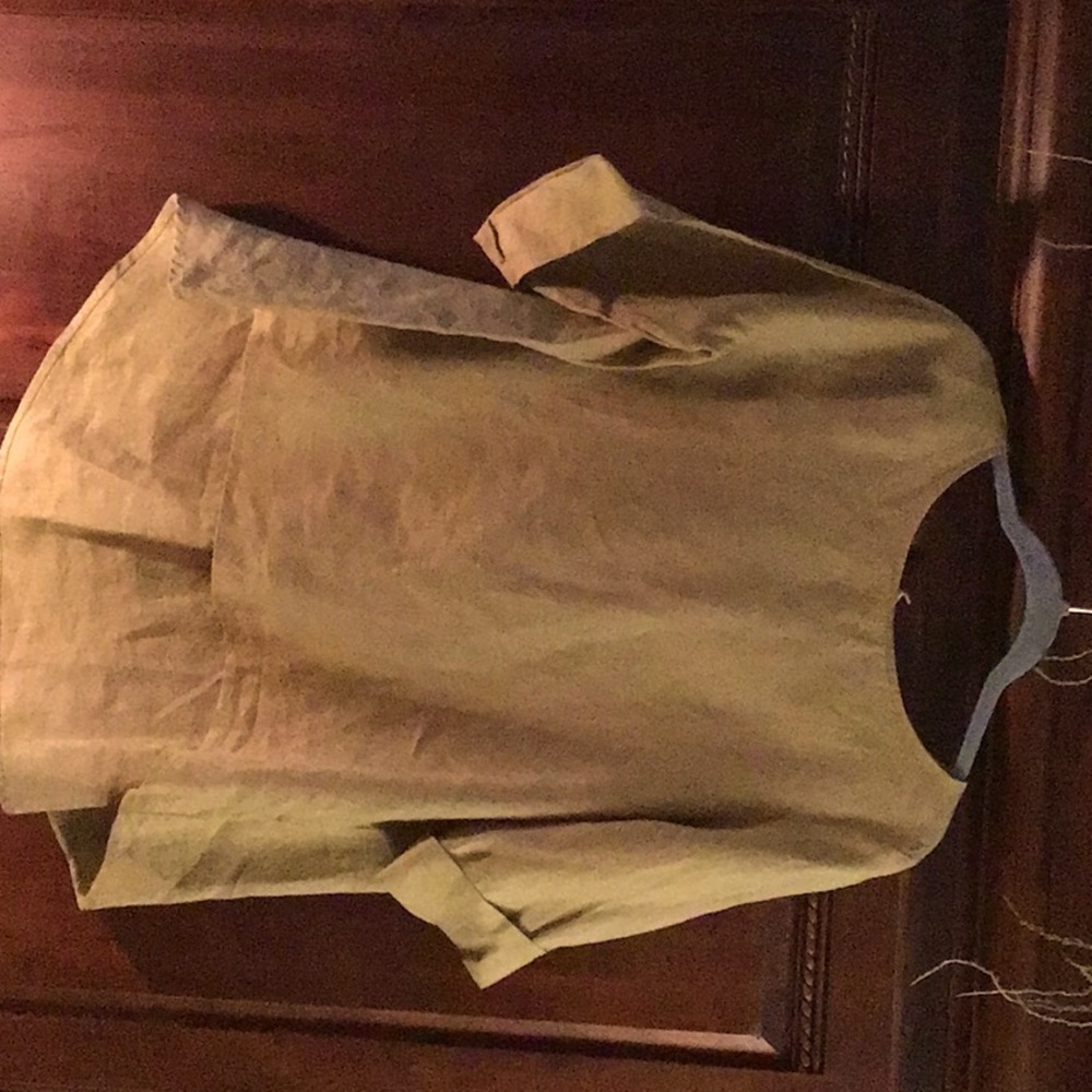 Beautiful 100% linen high low swing top. Size M